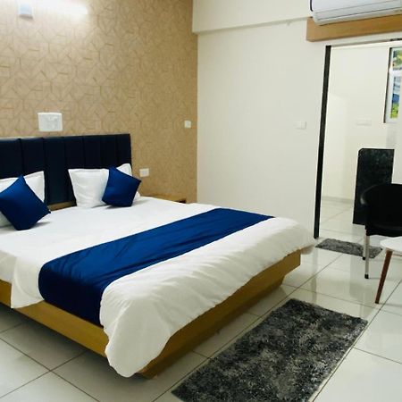 Hotel Balaji Villa วาโดดารา ภายนอก รูปภาพ