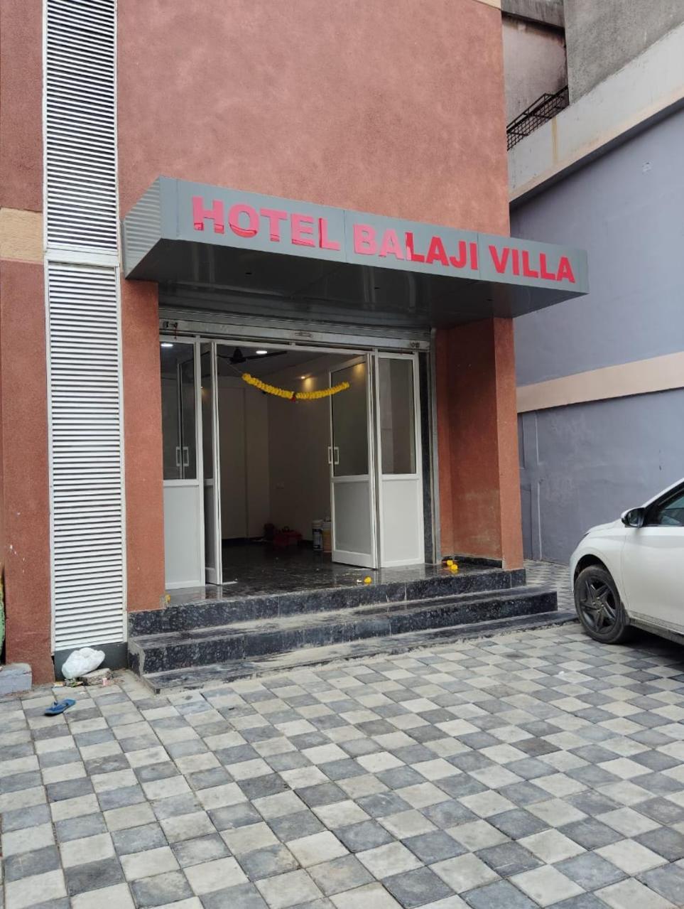 Hotel Balaji Villa วาโดดารา ภายนอก รูปภาพ